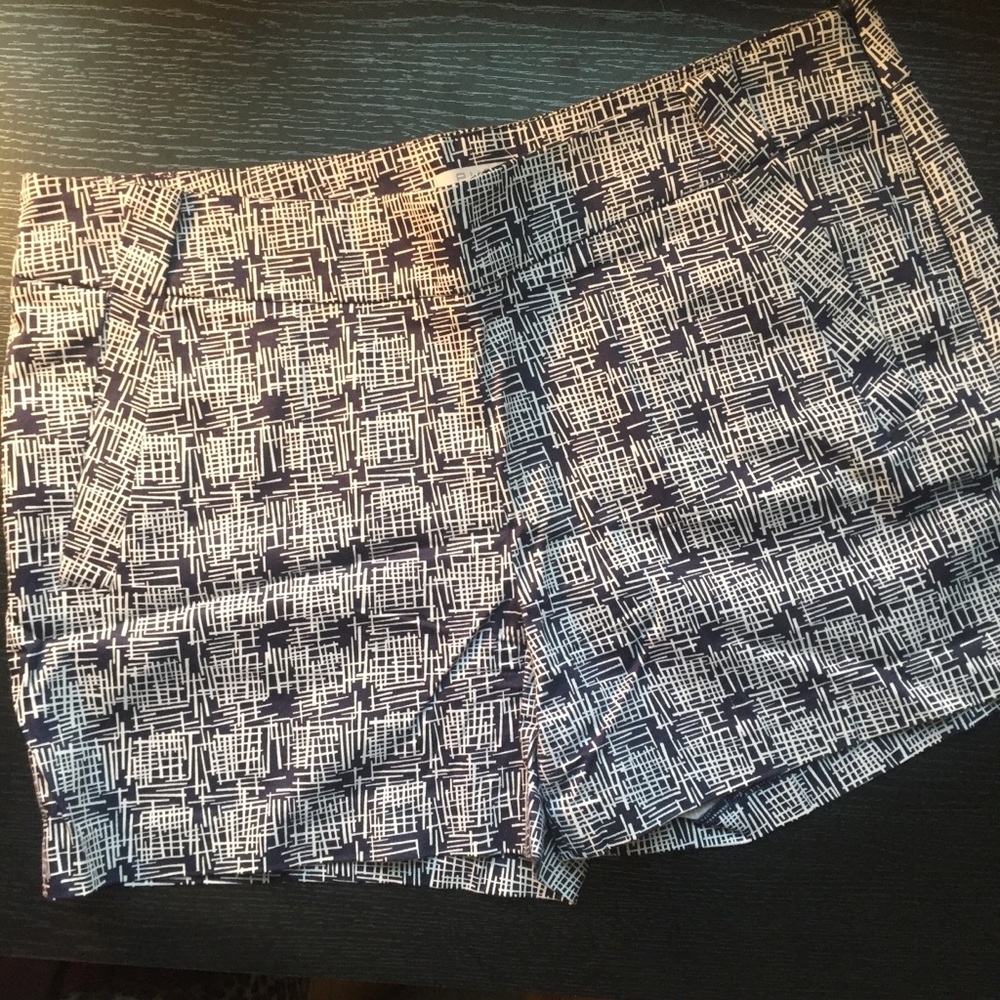ALFRED SUNG Patterned Shorts